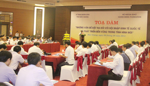 ໂອ້ລົມສົນທະນາກ່ຽວກັບການເຊື່ອມໂຍງດ້ານເສດຖະກິດສາກົນແລະຮັບ​ເອົາຄວາມຮັບຮູ້ການ​ພົວ​ພັນຕ່າງປະເທດ